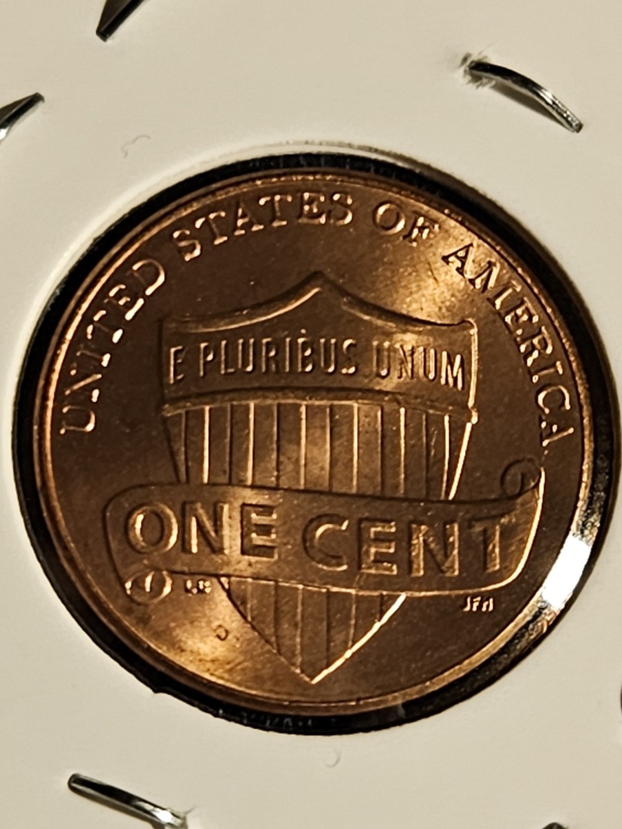 2014 Lincoln penny off-center strike error with date fully visible and blank planchet crescent